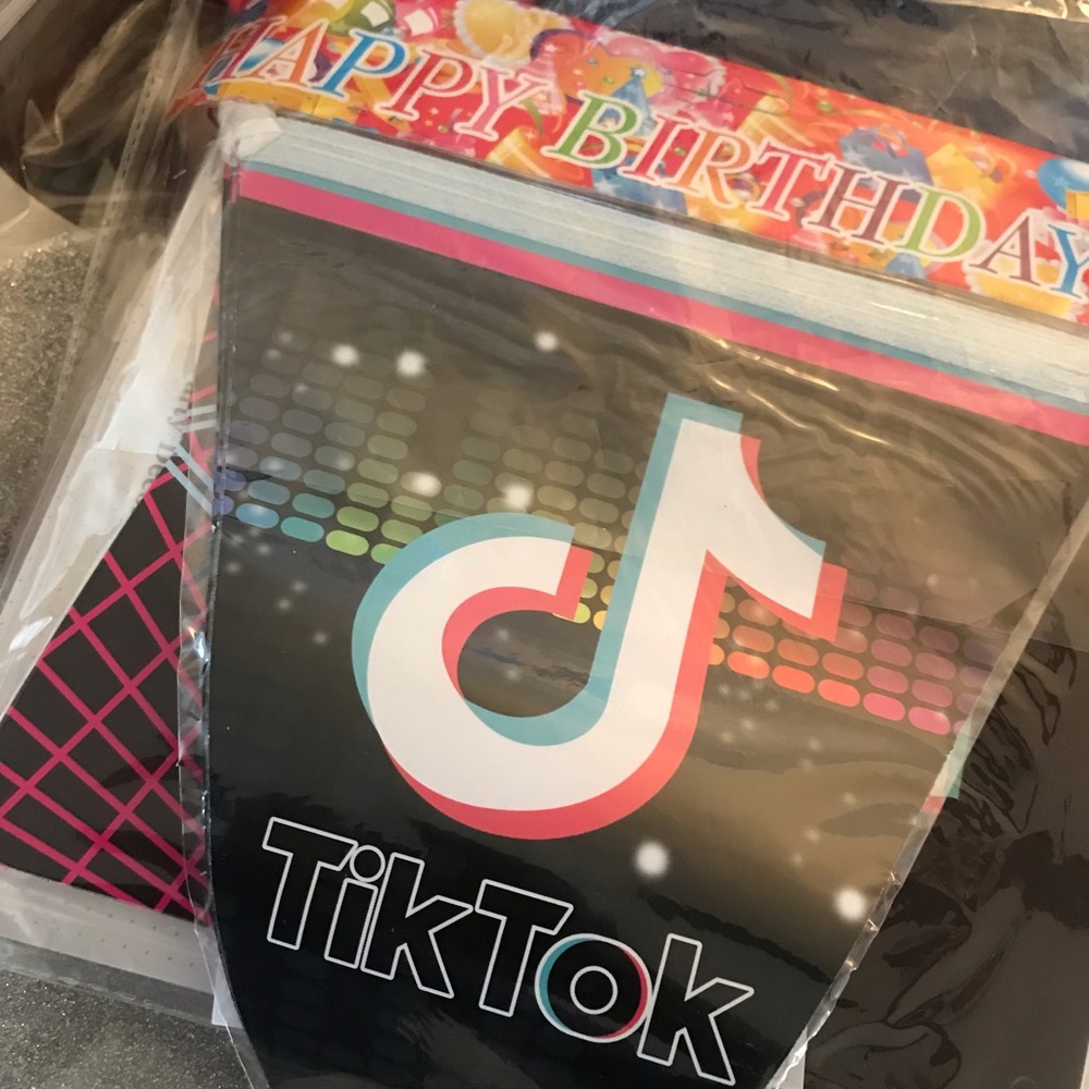 TikTok Bday Decor Set